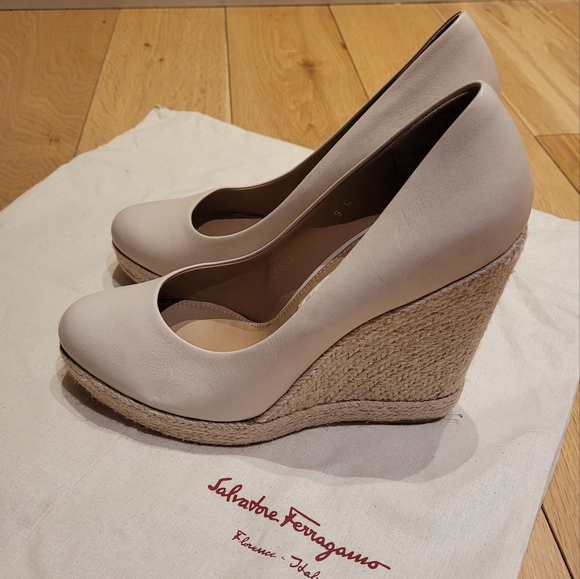 Ferragamo beige sz9 - Picture 2 of 5